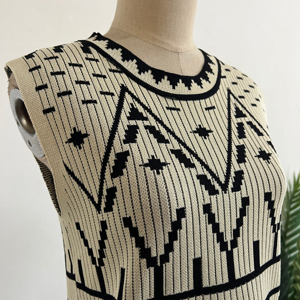 230313 - Pattern Top