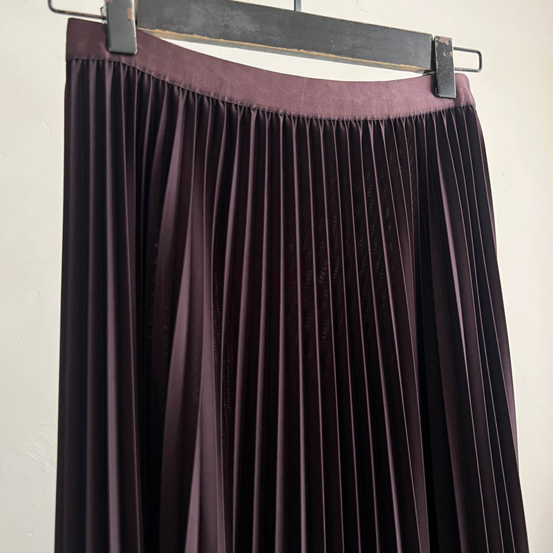 251157 - Pleated Skirt
