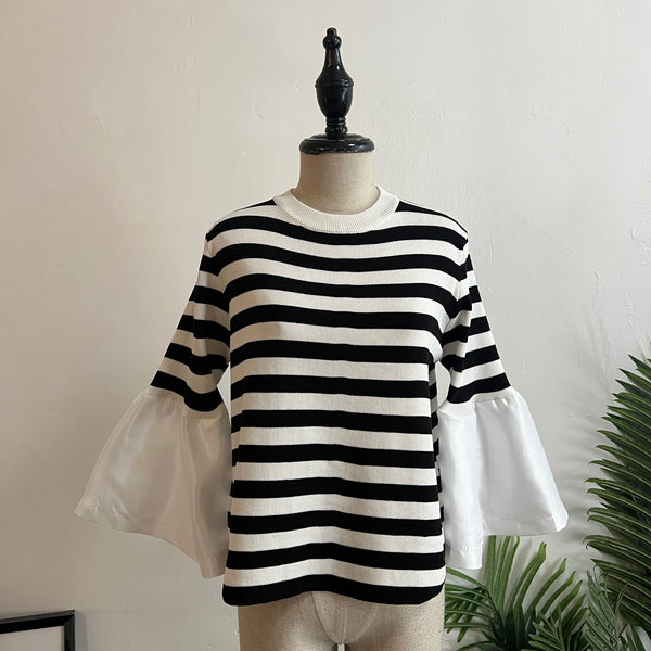 241279 -Flared Sleeve Top