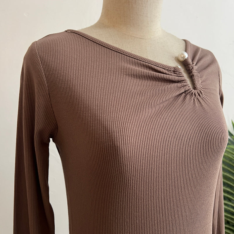 241280 -Peal Clip Top