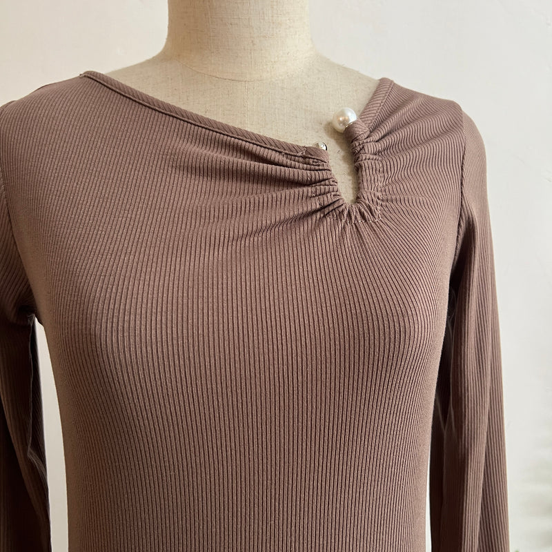 241280 -Peal Clip Top
