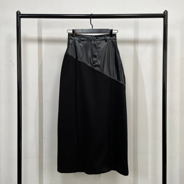 231323 - Slim Cut Skirt