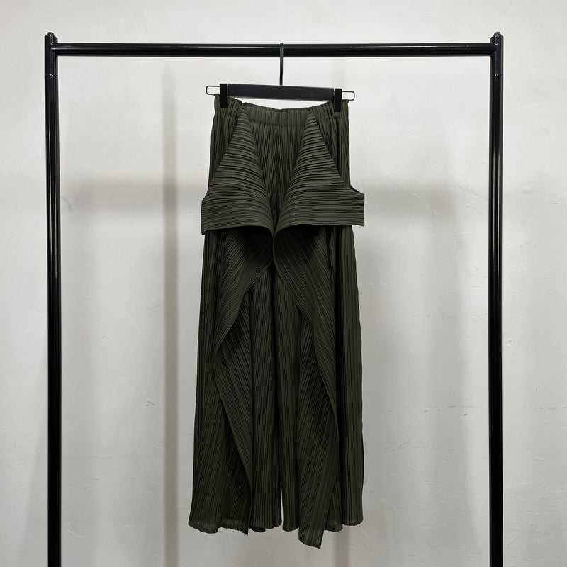 240039 - Pleated Pant