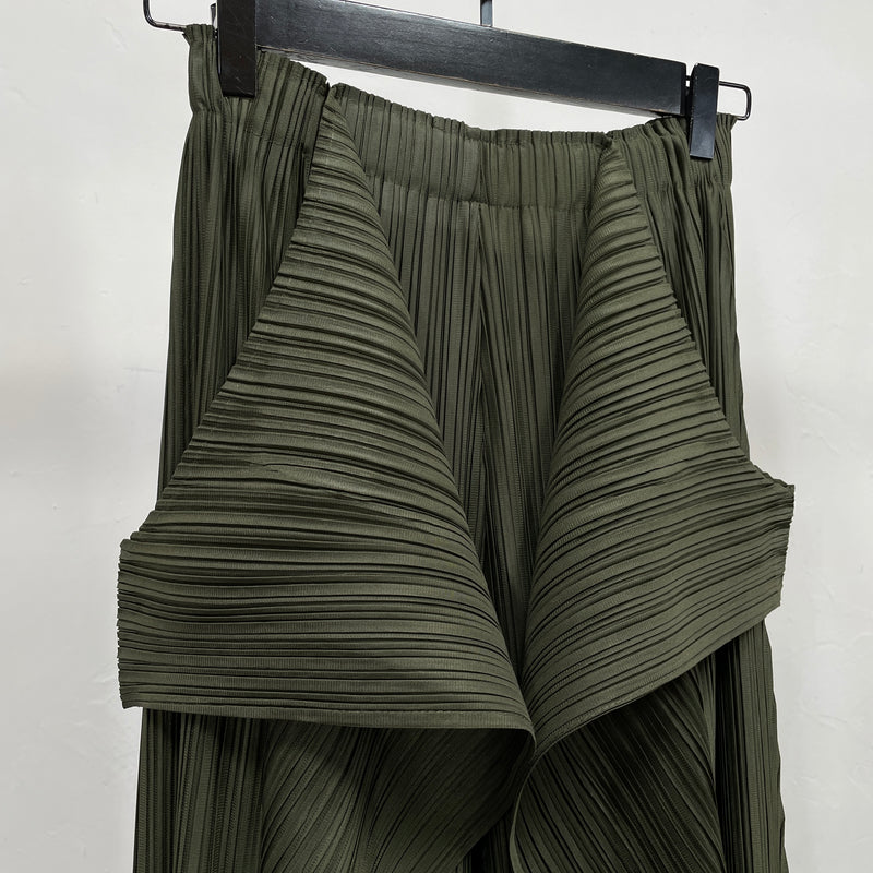 240039 - Pleated Pant