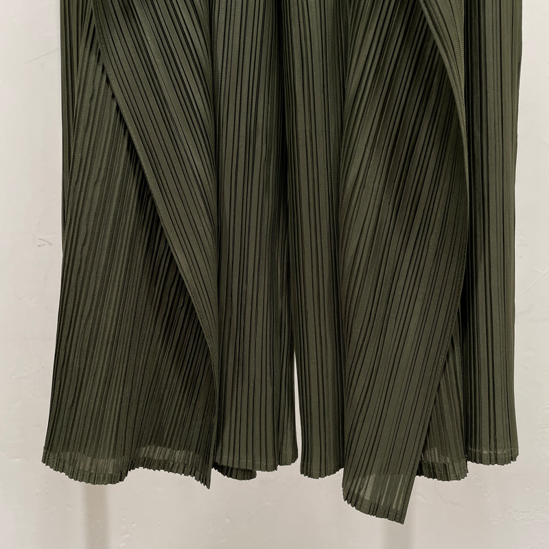 240039 - Pleated Pant