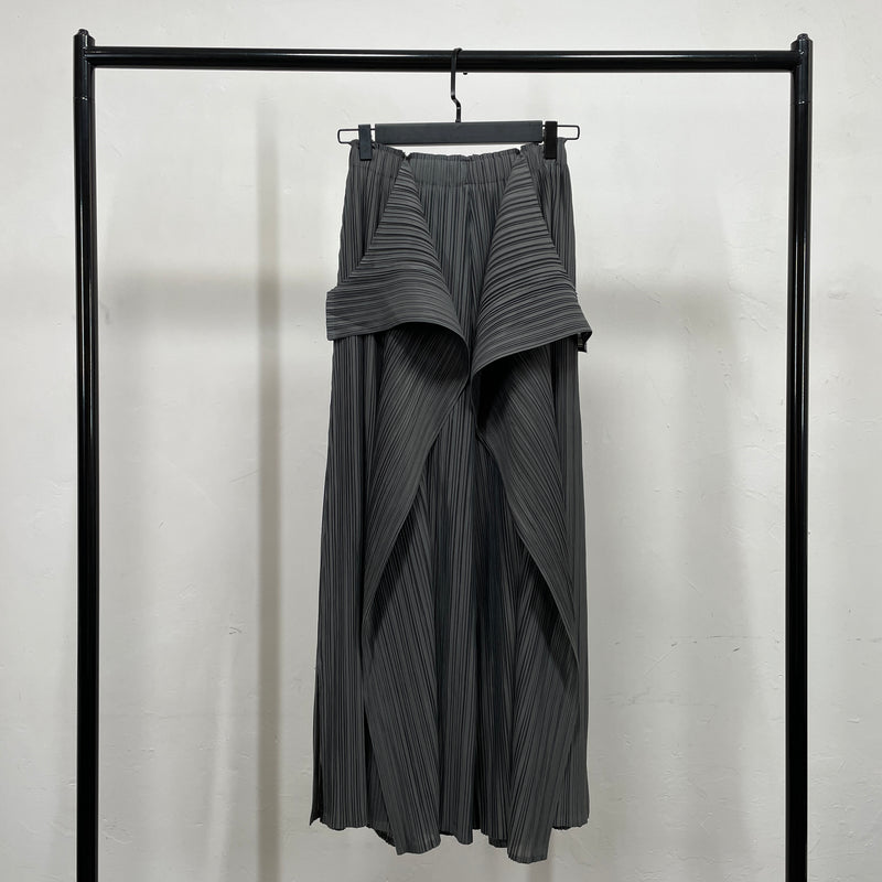 240039 - Pleated Pant