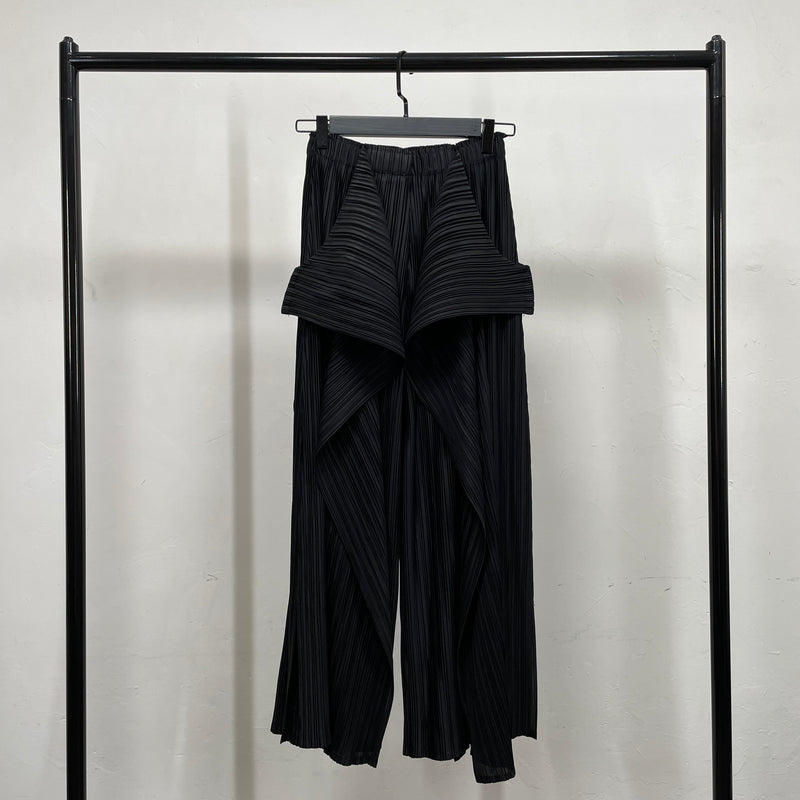 240039 - Pleated Pant