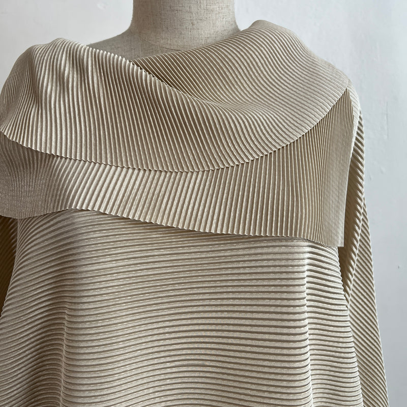 241400 - Pleated Top
