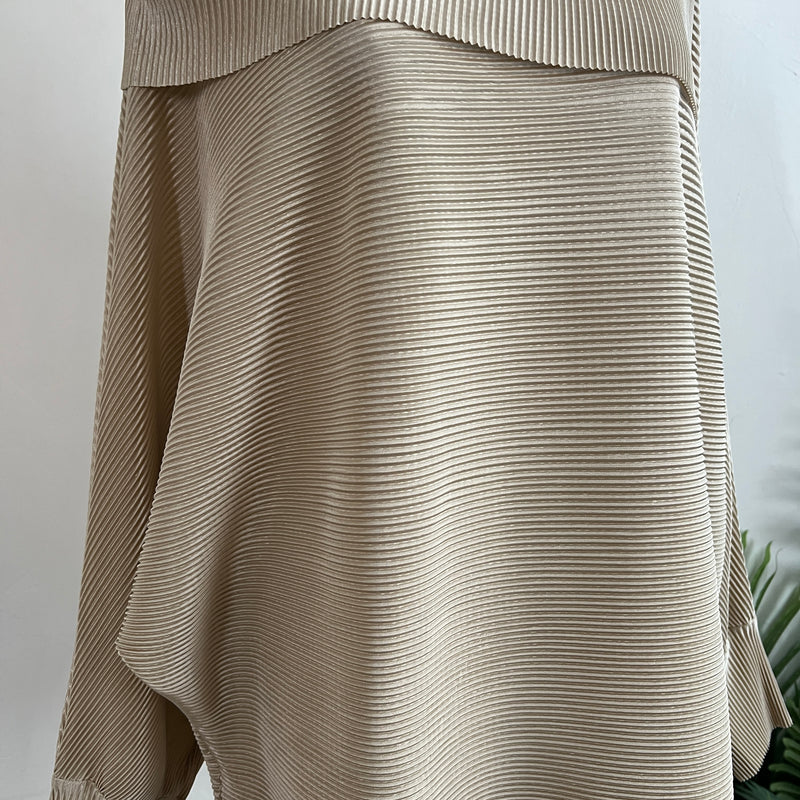 241400 - Pleated Top