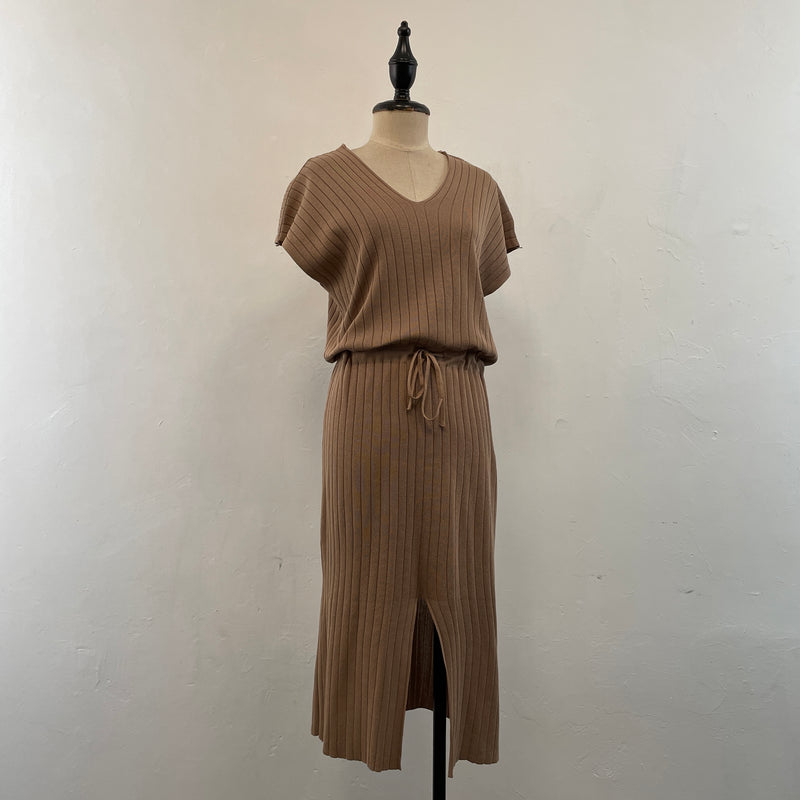 220305 - Split Dress