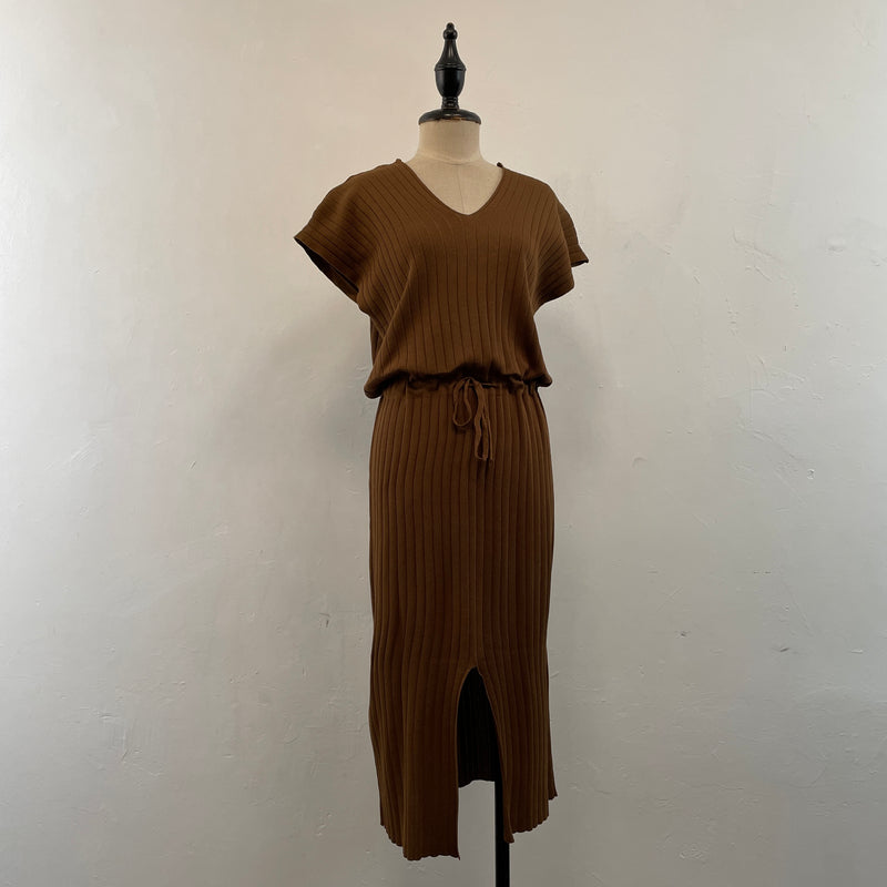 220305 - Split Dress