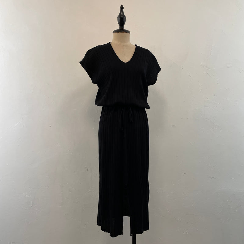 220305 - Split Dress
